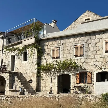 House Mate Подгора