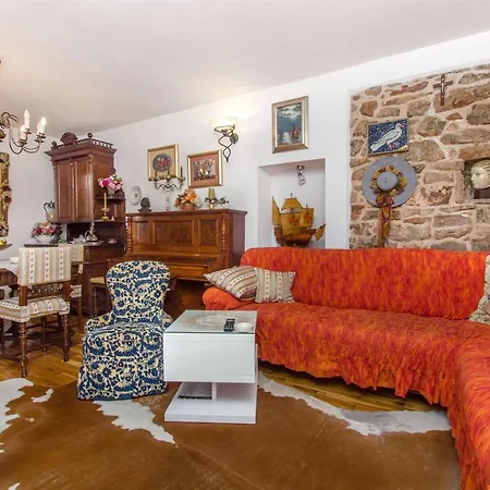House Stone House In Center Holiday home